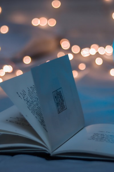 电视剧《大江大河3》海报，描绘改革开放初期工业建设场景