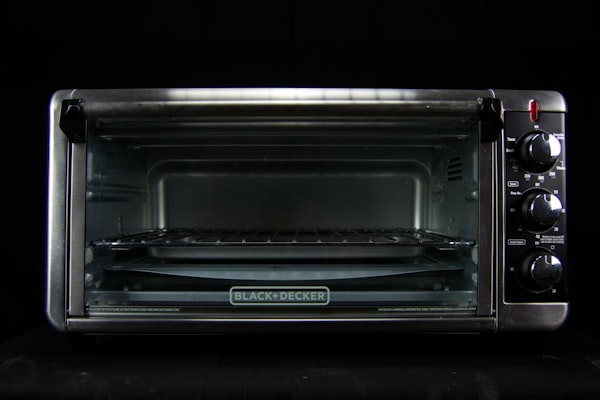 全球流媒体Q4点播周报数据图表，展示Netflix、Disney+等平台市场份额